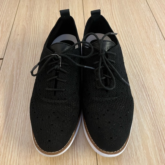 Cole Haan Original Grand Stitchlite Wingtip Oxford; Women; Size: 7.5; Black - Picture 4 of 8
